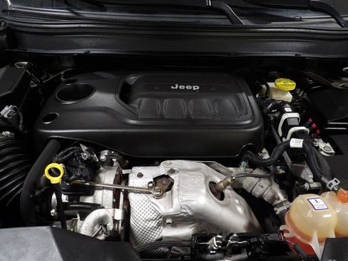 Used 2019 Jeep Cherokee Limited AWD/4WD image 18