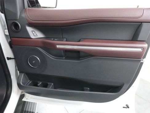 Used 2024 Ford Expedition Limited image 34