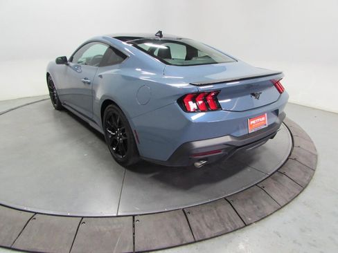 Used 2024 Ford Mustang image 5