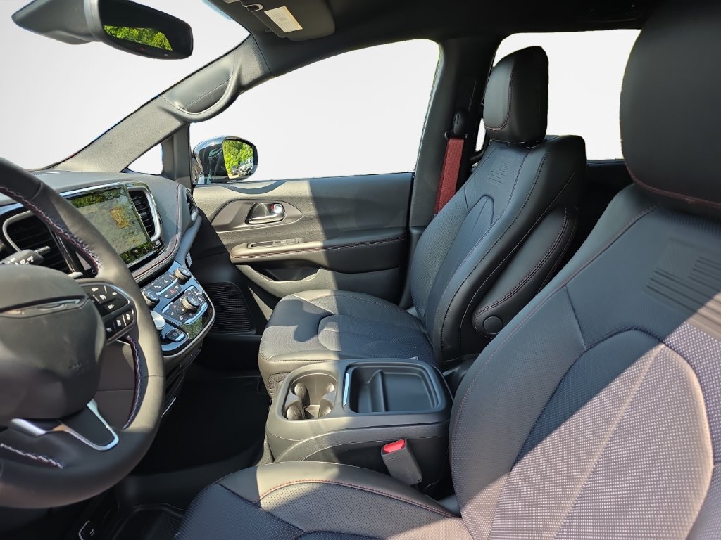 New 2027 Chrysler Pacifica Select AWD/4WD image 12