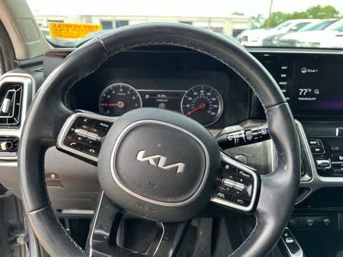 Used 2022 Kia Sorento S w/ Panoramic Sunroof Package AWD/4WD image 12