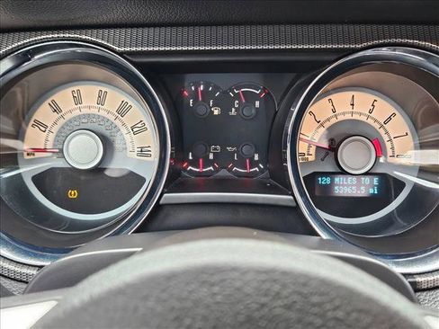 Used 2010 Ford Mustang GT Premium image 11