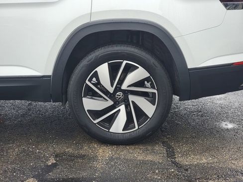 Used 2025 Volkswagen Atlas SE image 14