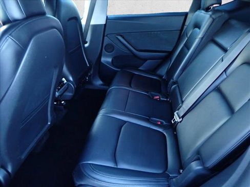 Used 2021 Tesla Model Y Long Range image 10