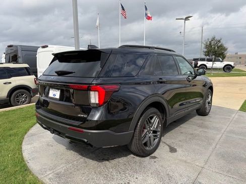 Used 2025 Ford Explorer ST-Line w/ ST-Line Street Pack image 6