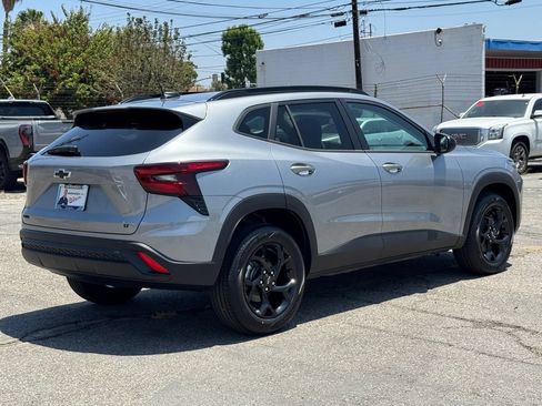 New 2026 Chevrolet Trax LT w/ Midnight Edition FWD image 6