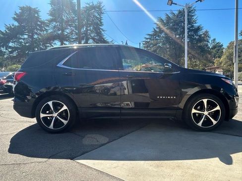 Used 2018 Chevrolet Equinox LT image 3