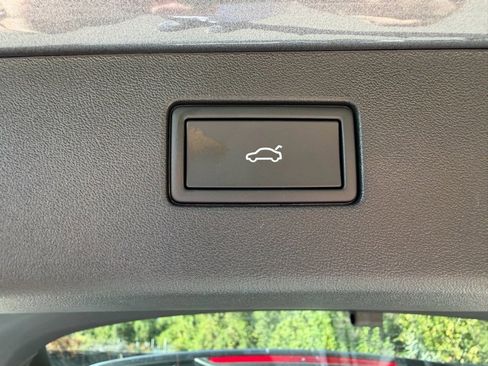 New 2026 Volkswagen Tiguan SE image 17