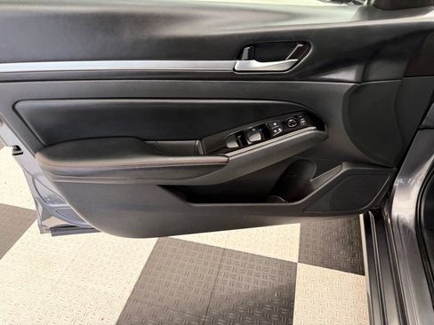 Used 2024 Nissan Altima 2.5 SR FWD image 14