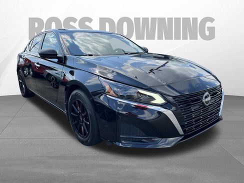 Used 2024 Nissan Altima 2.5 S FWD image 3