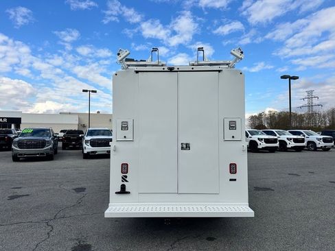 New 2025 GMC Savana 3500 w/ Power Convenience Package RWD image 9