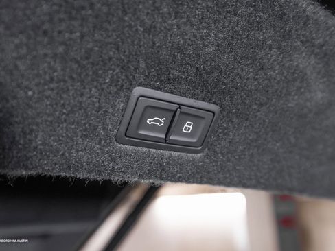 Used 2025 Lamborghini Urus SE image 13