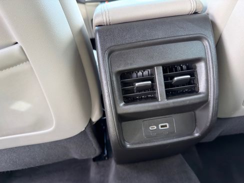 Used 2023 Cadillac XT4 Premium Luxury image 21