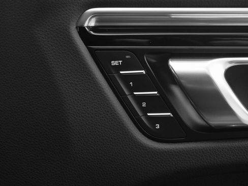 Certified 2025 Porsche Macan image 19