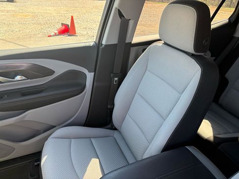 Used 2024 GMC Terrain SLE w/ Driver Convenience Package image 21