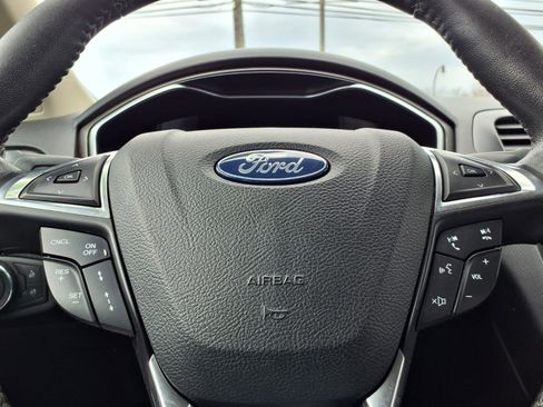 Used 2019 Ford Fusion SE image 16