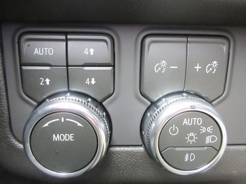 New 2026 GMC Yukon XL Elevation w/ Elevation Premium Package AWD/4WD image 18
