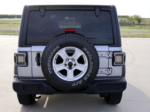 Used 2021 Jeep Wrangler Unlimited Sport image 9