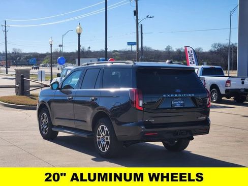 New 2026 Ford Expedition Active image 4