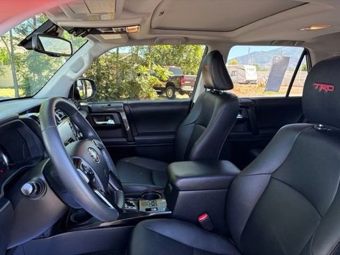 Used 2020 Toyota 4Runner TRD Off-Road Premium w/ Moonroof Package AWD/4WD image 17