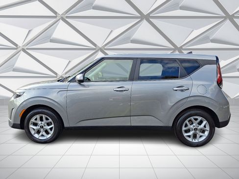 Used 2023 Kia Soul LX w/ LX Technology Package image 6