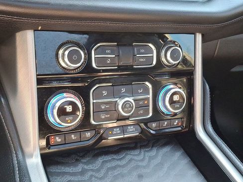 Used 2022 GMC Yukon XL Denali image 19