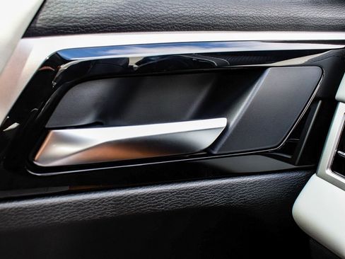 New 2025 Mitsubishi Outlander SE image 9