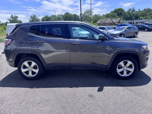 Used 2018 Jeep Compass Latitude w/ Cold Weather Group AWD/4WD image 5