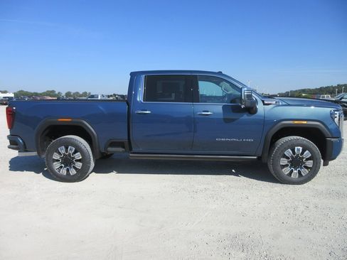 New 2026 GMC Sierra 2500 Denali w/ Denali Reserve Package image 3