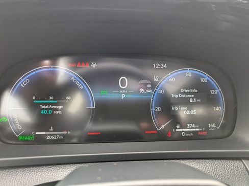 Used 2025 Toyota Crown Signia w/ Advanced Technology Package image 29