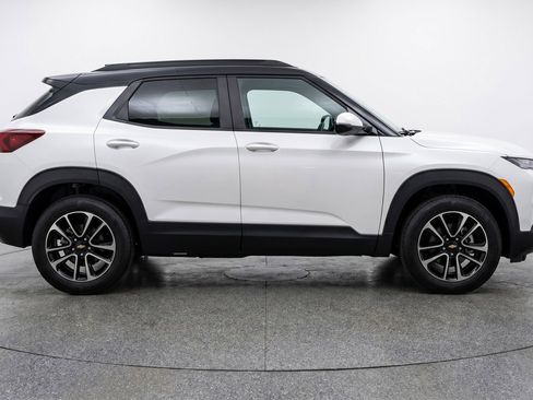 Used 2025 Chevrolet TrailBlazer LT AWD/4WD image 11