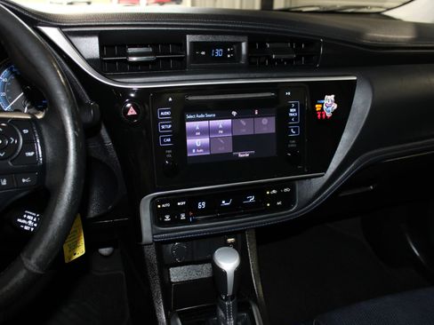 Used 2019 Toyota Corolla SE FWD image 14