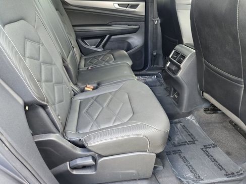 Used 2024 Volkswagen Atlas Cross Sport SE image 15