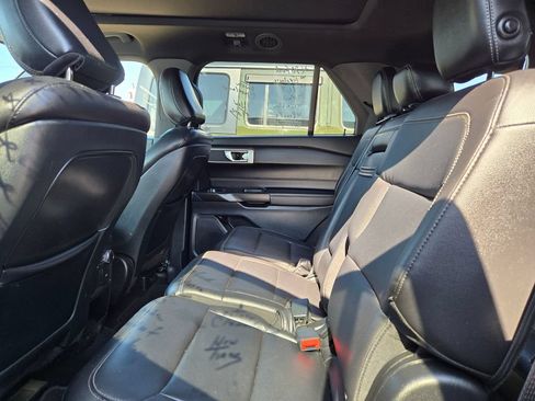 Used 2020 Ford Explorer XLT w/ Equipment Group 202A AWD/4WD image 14