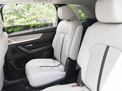 Used 2024 MAZDA CX-90 Plug-In Hybrid w/ Premium Pkg image 8