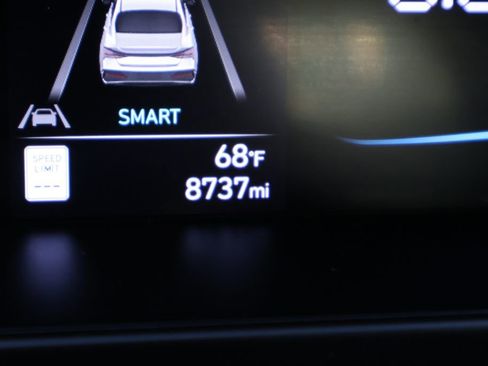 Used 2025 Hyundai Elantra Sport FWD image 32