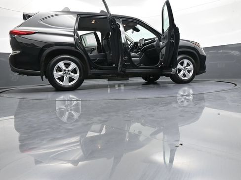 Certified 2023 Toyota Highlander LE FWD image 48