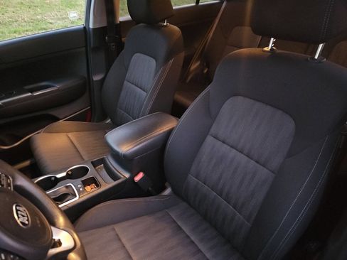 Used 2019 Kia Sportage LX image 11