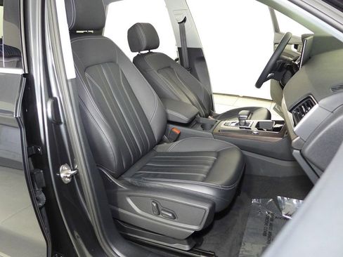 Used 2023 Audi Q5 2.0T Premium w/ Convenience Package image 19