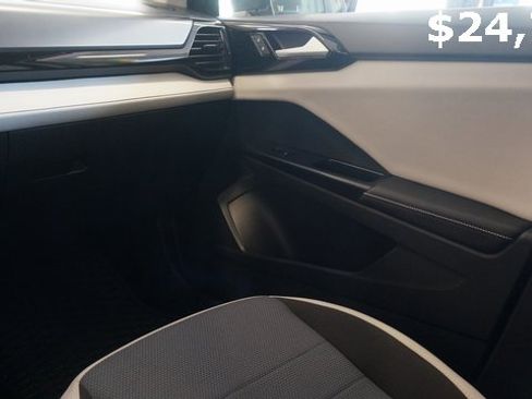 Certified 2025 Volkswagen Taos S image 36