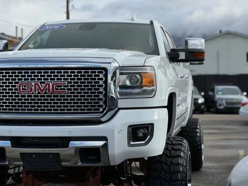 Used 2016 GMC Sierra 2500 Denali w/ Duramax Plus Package AWD/4WD image 52