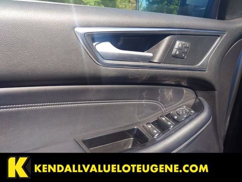 Used 2018 Ford Edge Titanium w/ Equipment Group 302A AWD/4WD image 17