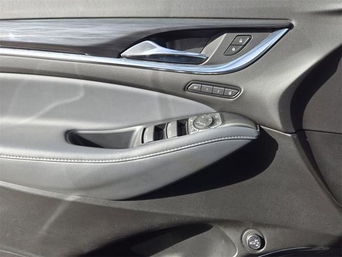 Used 2024 Buick Enclave Premium image 18