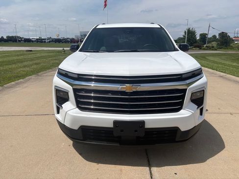 Used 2026 Chevrolet Traverse LT w/ Driver Confidence Package FWD image 2