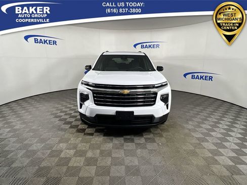 Certified 2025 Chevrolet Traverse LT w/ Sun and Wheel Package image 3