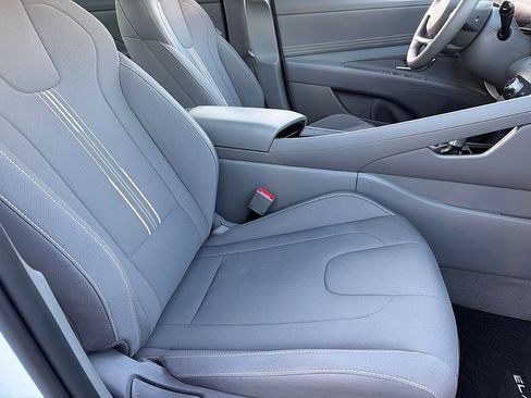 Used 2025 Hyundai Elantra SEL image 19