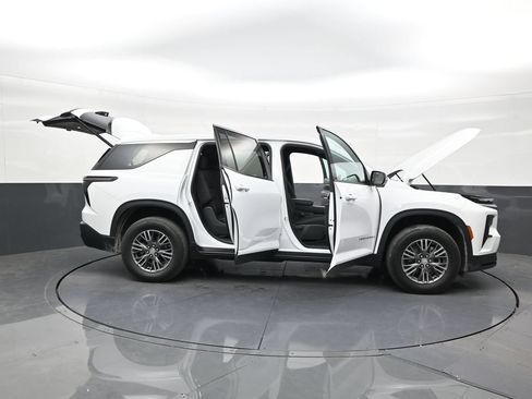 Used 2024 Chevrolet Traverse LS FWD image 29