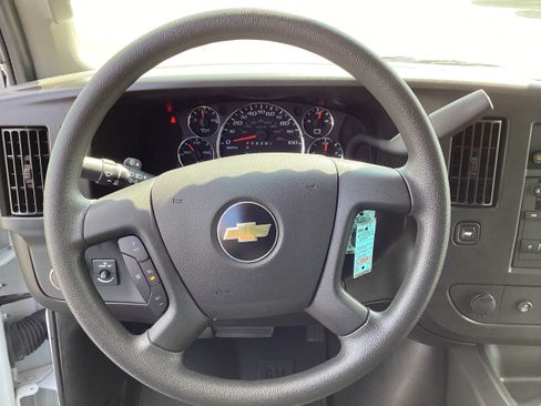 Used 2025 Chevrolet Express 3500 LT w/ LT Preferred Equipment Group RWD image 16