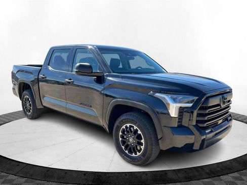 Used 2022 Toyota Tundra SR5 w/ SR5 Convenience Package image 9