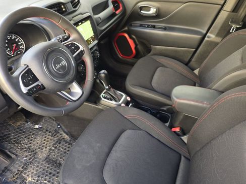 Used 2023 Jeep Renegade Trailhawk AWD/4WD image 7